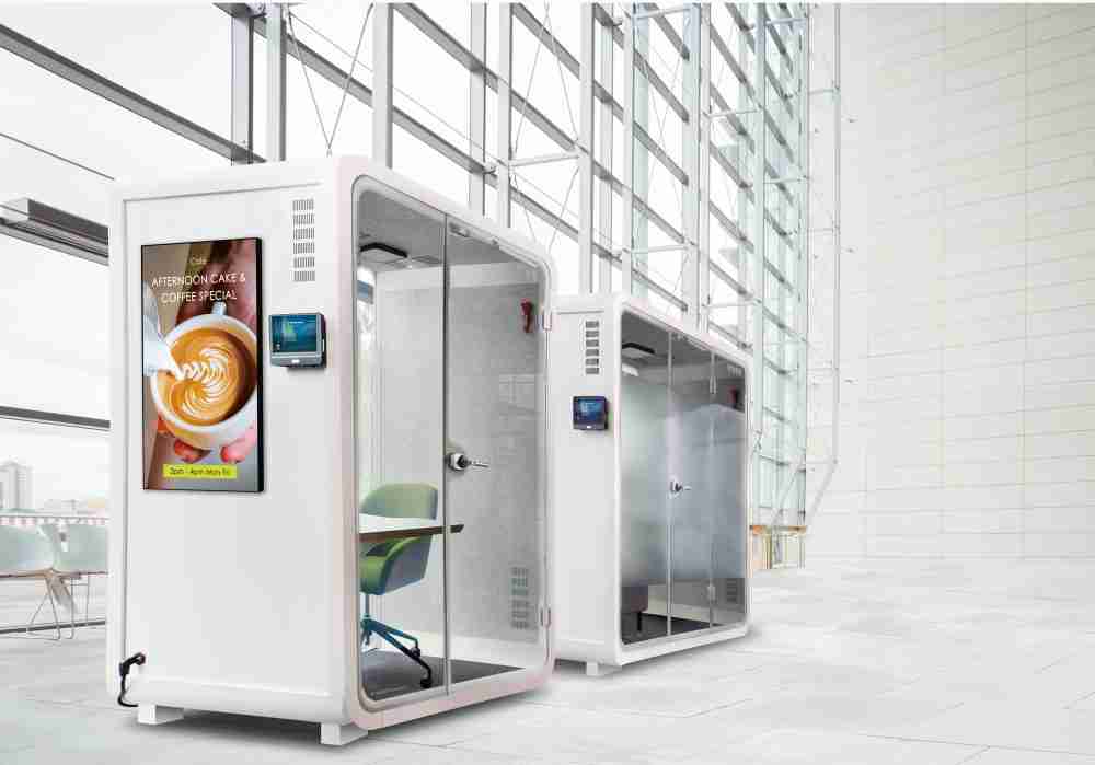 尊龙集团子公司达擎之智慧行动办公舱，，，采用PDLC智能调光玻璃设计，，透过通电与断电的电流切换，，，，呈现透明与雾面效果，，，具节能降耗特性并兼顾隐私，，，确保信息安全