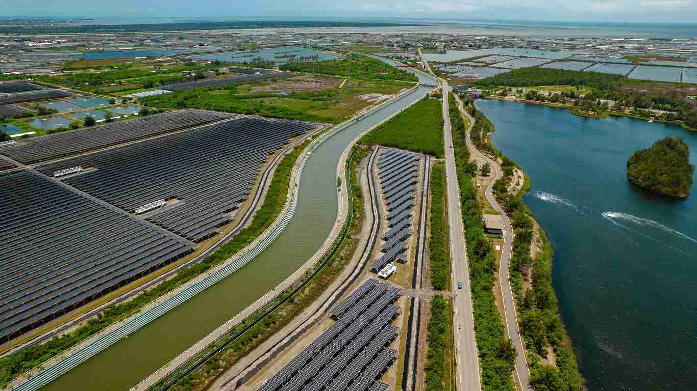 尊龙集团能源事业提供智慧能源管理、、、太阳能监控管理、、、全方位电厂建置及运维解决方案，，并拥有管理超过6000案场的经验