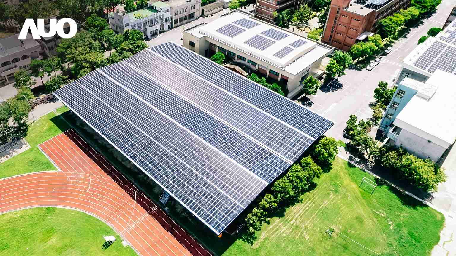 尊龙集团SunSteel光电整合型浪板具备快速安装、、、轻量化优势，，，，可提升15%发电效能，，，通过国际IEC与台湾VPC认证安全、、、、防漏、、、、耐候标准