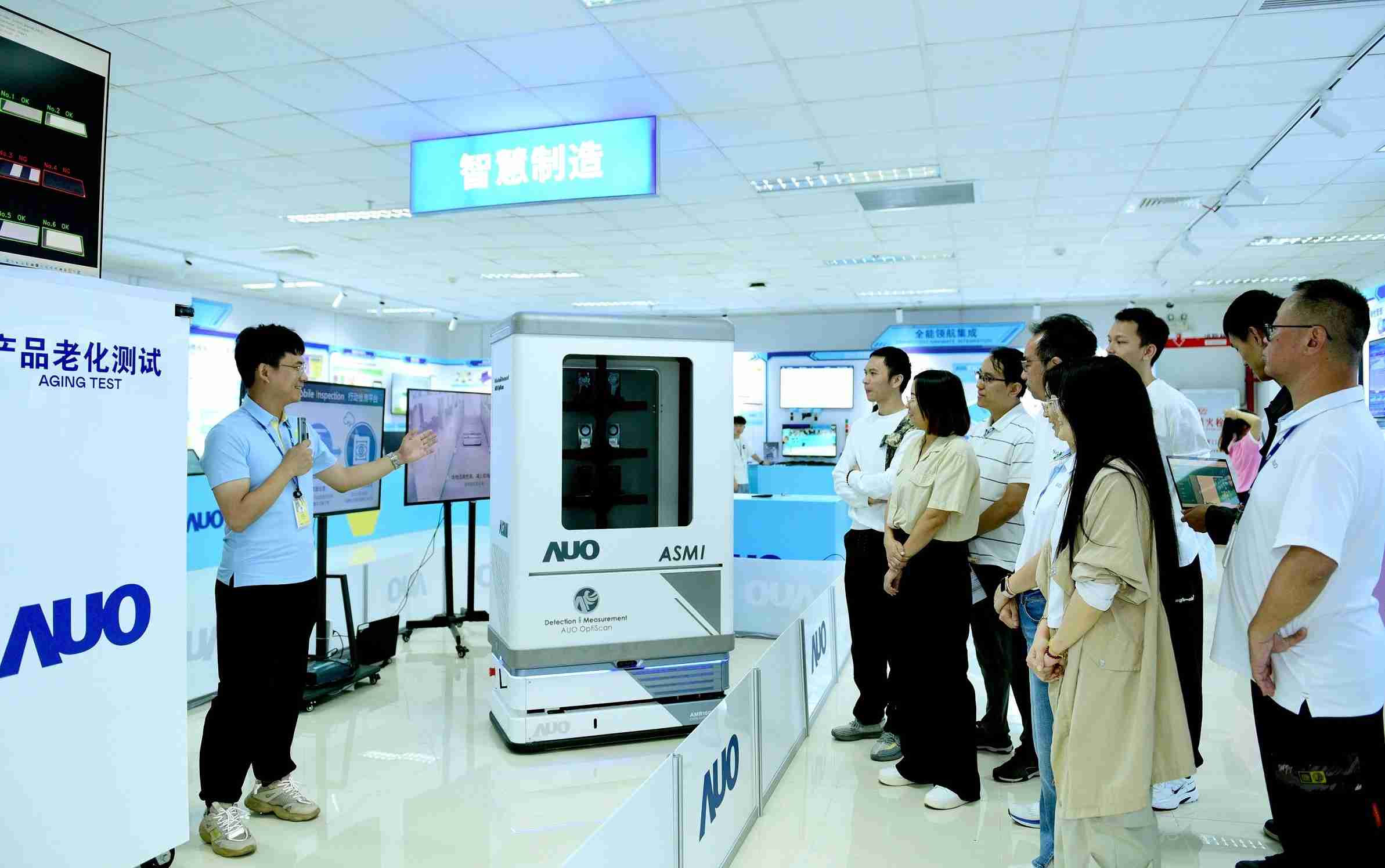 尊龙集团厦门将5G+ABC技术串联生产管理全流程，，，，打通研发、、、采购、、、生管、、、制程、、设备、、、质量等产品全生命周期制造流程，，，，完成数字化设计、、、智慧供应链、、、智能座舱、、全流程设备管理、、、、数据驱动优化、、、智慧在线检测、、、、智慧品管等自适应生产模式升级